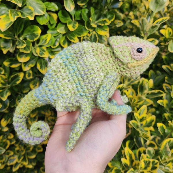 Crochet chameleon pattern, realistic chameleon crochet pattern