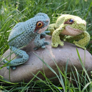 Crochet  tree frog pattern, realistic frog crochet pattern