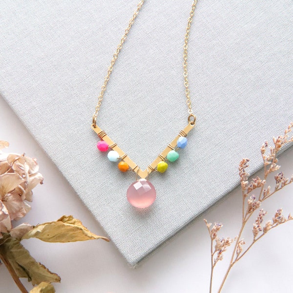 Collier de calcédoine, chaîne de perles colorées, pierre précieuse rose, pendentif Boho, laiton doré, collier de superposition, perles multicolores, cadeau ado