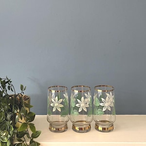 Pretty vintage mid century flower and leaf design tall lemonade water drinking glasses
