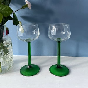Set of 2 long stemmed vintage retro mid century green wine drinking  glasses