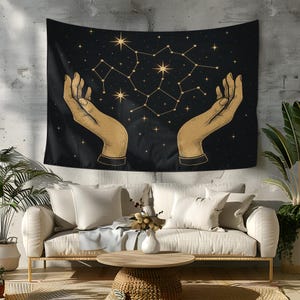 Mystische Hand und Sternenkonstellation Wandteppich - Himmlische Wandbehang für Astrologie-Liebhaber und kosmische Boho-Stil Dekoration für Haus oder Wohnheim