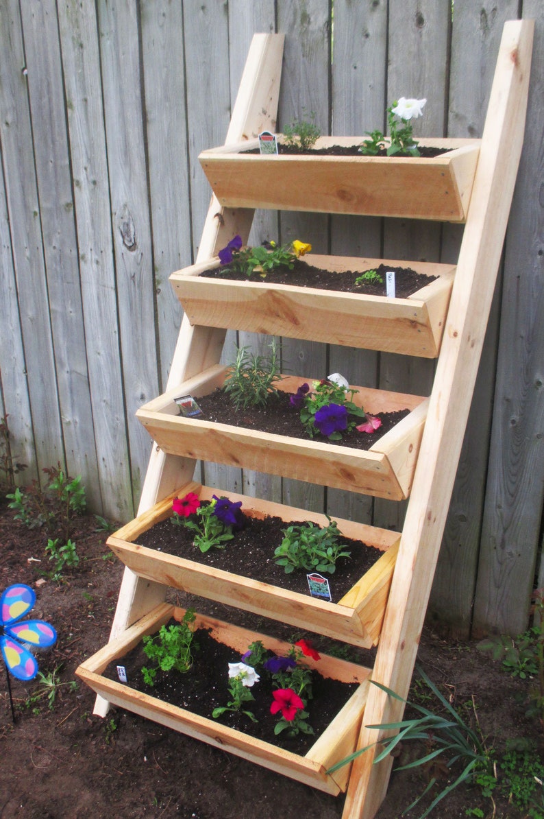 Gelaagde verticale ladder plantenbak PDF-plannen. DIY-plannen voor plantenbak voor tuinplanten, kruiden, groenten afbeelding 4