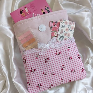 Strawberry picnic Book/Kindle Sleeve