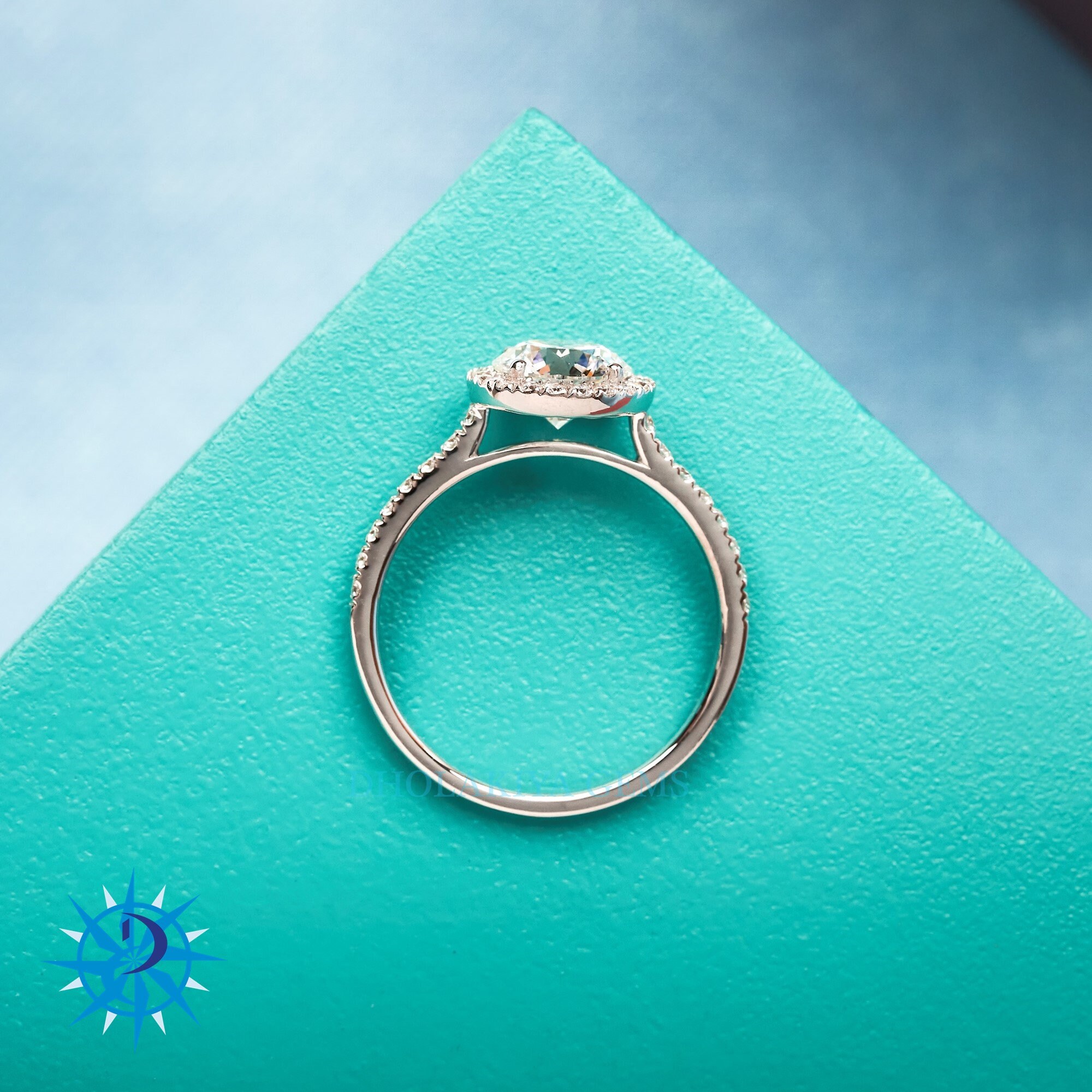 round-brilliant-cut-lab-grown-diamond-ring-0-50-to-3-00-ct-halo