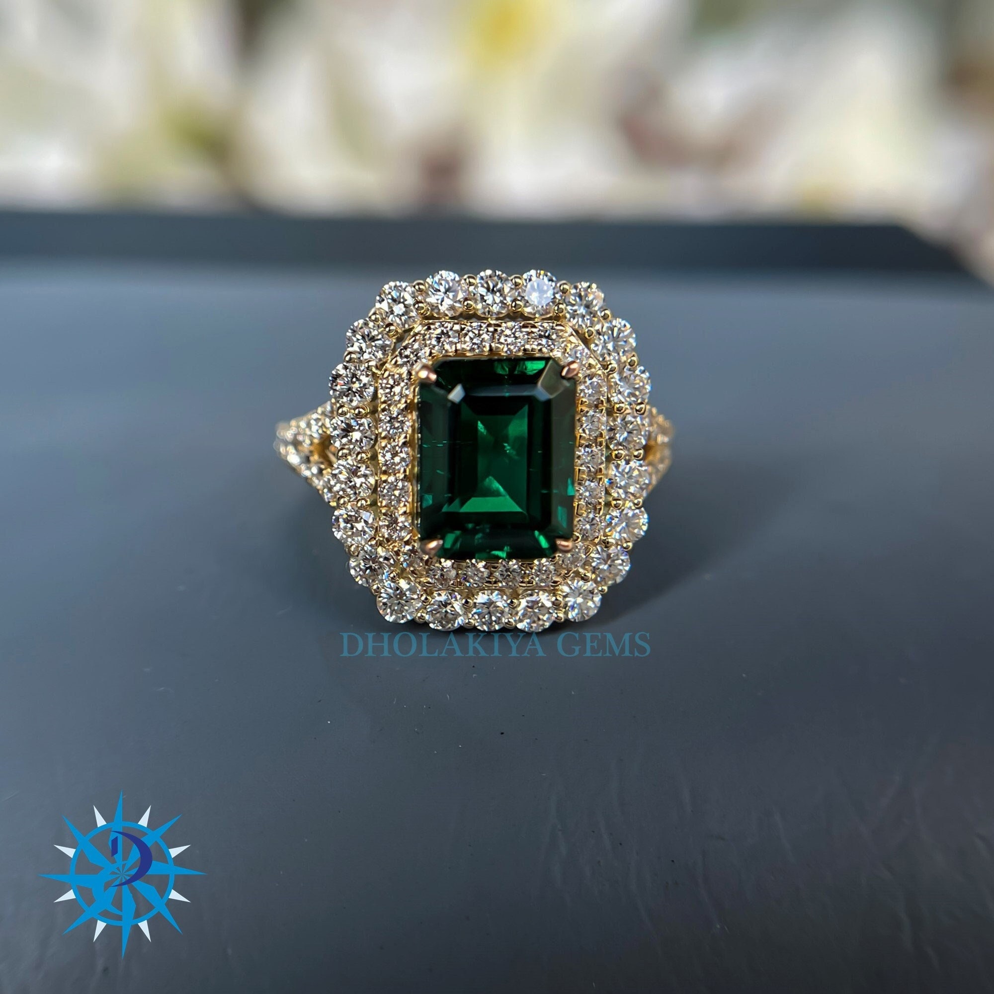 エメラルドカットのラボグロウンダイヤモンドリング：ダブルハロー