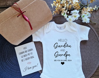 Birth announcement to parents - Baby bodysuit with text Hello grandma and grandpa, see you soon