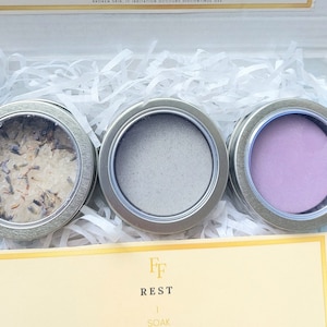 ENTSPANNENDE LAVENDEL Fußpflege-Set, Pediküre Spa Auswahl Box, Verwöhnen Füße Geschenk, Meersalz tränken, Peeling, Beruhigender Sheabutter Balsam