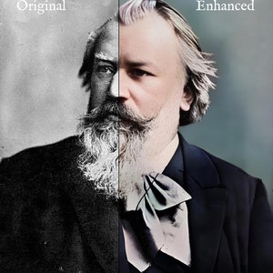 Puede incluir: Una imagen dividida en dos partes que muestra una fotograf&iacute;a en blanco y negro de un hombre con barba y corbata de lazo en el lado izquierdo, y una versi&oacute;n coloreada de la misma imagen en el lado derecho. El texto "Original" est&aacute; sobre la imagen en blanco y negro y el texto "Enhanced" est&aacute; sobre la imagen coloreada.