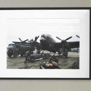 Avro Lancaster - Comando de Bombardeiro da Força Aérea Real, 1942-1945, aprimorado digitalmente e colorido, download de arte digital para impressão de fotos,