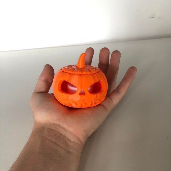 3D Printed Pumpkin Jack-o'-lantern With Battery Tea Light