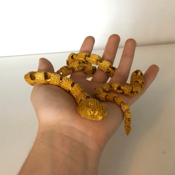 Juguete antiestrés impreso en 3D de serpiente articulada realista