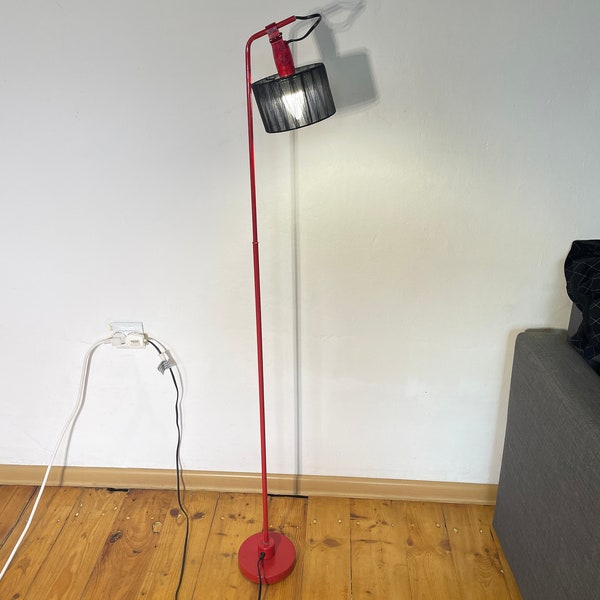 Lampadaire rouge design moderne vintage