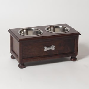 Raised &#39;Traditional&#39; Dog Bowl Stand - Medium