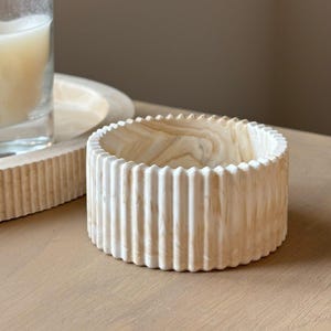 Small ribbed round storage pot, choose different colour effects, Handmade | Jesmonite | Neutral home decor and gifts.