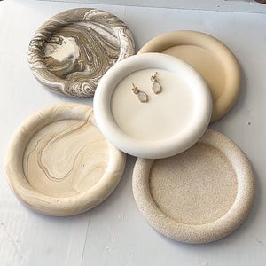 Round bubble tray, custom colour effect, Handmade | neutral home decor and gifts.