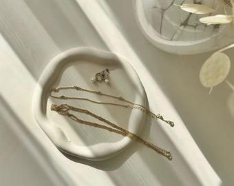 Organic round tray, custom colour effects, Handmade | Neutral home decor and gifts.