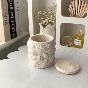 Pot en coquillages avec couvercle, couleurs et effets personnalisés, fait main | Décoration d'intérieur et cadeaux neutres.