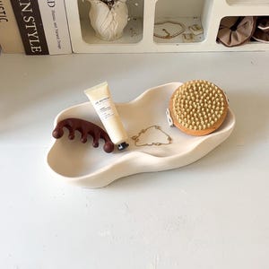 Irregular oval bowl/tray, choose different colour effects, Handmade | Jesmonite | Neutral home decor and gifts.