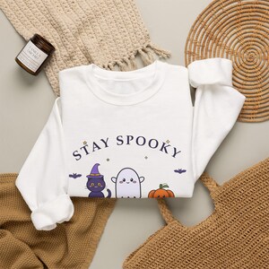 Felpa di Halloween, girocollo Stay Spooky Ghost Cat Pumpkin, maglione di Halloween Kawaii immagine 5