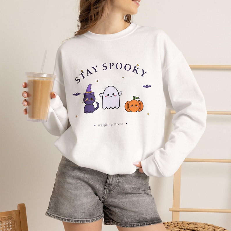 Felpa di Halloween, girocollo Stay Spooky Ghost Cat Pumpkin, maglione di Halloween Kawaii immagine 1