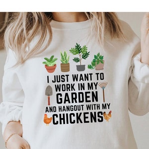 Je veux juste travailler dans mon jardin et passer du temps avec mes poules Svg, Svg maman jardinage, maman agricultrice, cadeau fête des mères, Svg maman poulet