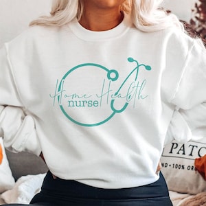 Enfermera salud en el hogar svg salud en el hogar enfermera regalo camisa de salud en el hogar svg corazón estetoscopio svg lindo cuidado de la salud en el hogar enfermera svg cricut y silueta
