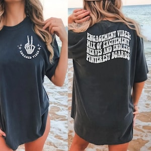 Verlobung Verlobung Verlobt Vibes SVG Shirt Junggesellinnenabschied Geschenk Verlobung Braut zu sein svg Zukunft Frau SVG Brautparty Geschenk Verlobte Verlobte svg