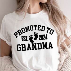 Promovido a Vovó Svg Primeira Vez Vovó Svg Vovó Est. Anúncio de gravidez Svg 2024 Svg Novo bebê Svg Anúncio da vovó que será bebê