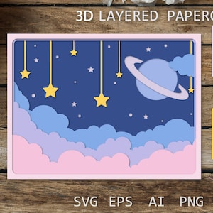 Könnte beinhalten: Ein digitales Papierbastel-Design mit einer mehrschichtigen Papierschnitt-Darstellung eines Nachthimmels mit Wolken, Sternen und einem Planeten mit Ringen. Das Design ist in Blautönen, Lila, Rosa und Gelb gehalten.