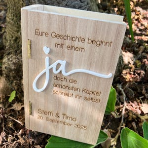Geldgeschenk in Buchform zur Hochzeit „Ja“ | personalisiert | mit Wunscherfüller | mit Reagenzglas und Strauß aus Trockenblumen