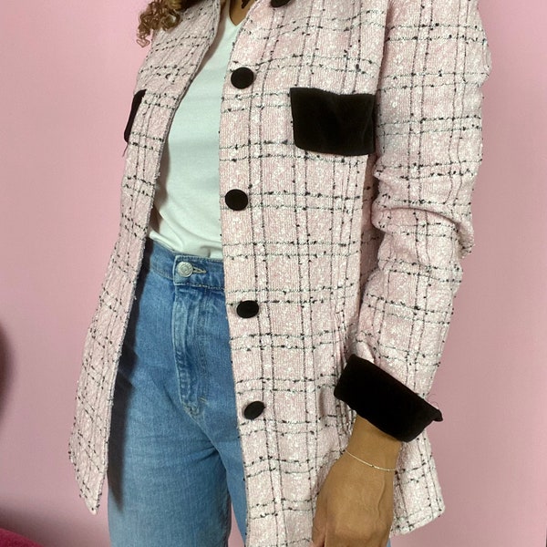 Vintage Chanel inspired bouclé blazer | chic jacket with checkered pattern | tweed | pink jacket made of wool with velvet