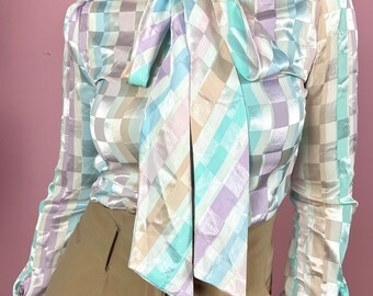 Vintage blouse met strik kraag | pastel kleur blauw lila oranje wit | satijn-look | maat S-M