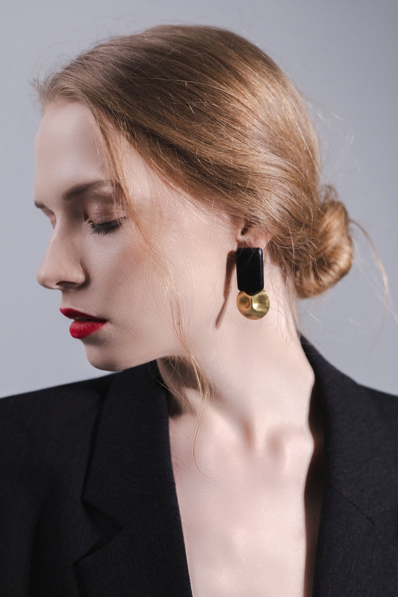 Statement black gold earrings
Stylish earrings
Daily earrings
elegant large earrings