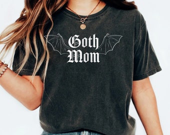 Goth Mom T-Shirt, Gothic Pregnancy Announcement Tee