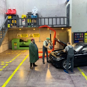 1/43 Scale Garage for Incredible Diorama - just add your cars