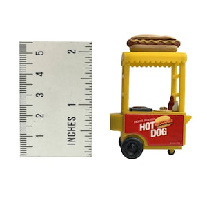 Add Flavor to Your 1/43 Diorama with our Fast Food Hot Dog Cart