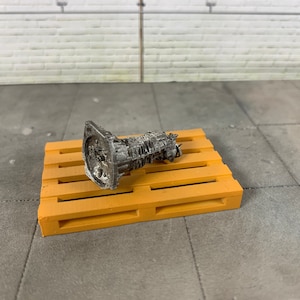1-24 diorama engine gearbox  with Pallet  - Detailed Model Car Part for G-Scale Garage - Perfect for Hobbyists & Collectors TOY