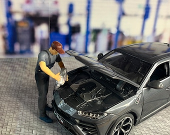 Diorama a escala 1:18 de un taller mecánico de servicio de automóviles cambiando el aceite