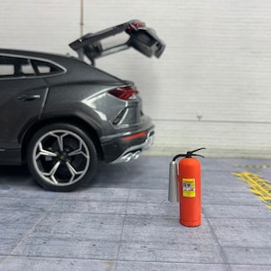 1:18 scale fire extinguisher for Car service Garage Diorama