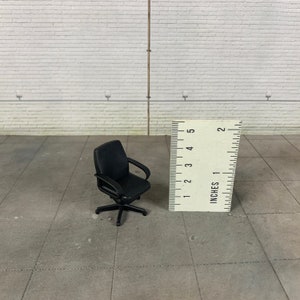 1-24 garagemöbler skrivbordsstol - Detaljerad modellmöbel för G-skala diorama - Perfekt för hobbyister och samlare LEKSAKS