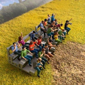 1-64 scale diorama WHOLESALE Supporters Funs Figurines two Bleachers for slot cars scenes