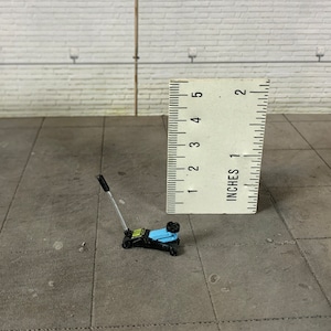1-24 scale diorama car jack - Detailed Model Car Part for G-Scale Garage - Perfect for Hobbyists & Collectors TOY