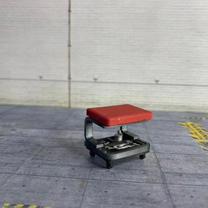 1:18 scale Mechanics Padded Creeper Trolley Seat for Car service Garage Diorama