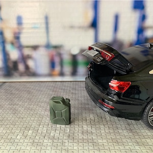 1-18 scale Metal view fuel canister for diorama – display