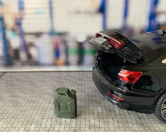 1-18 scale Metal view fuel canister for diorama – display