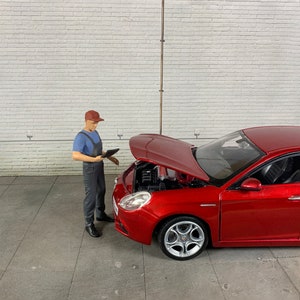 1-24 scale boss mechanic  figure - Detailed people figure for G-Scale garage diorama - Perfect for Hobbyists & Collectors TOY