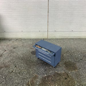 1-18スケールのローリングツールチェスト | 車輪付きグレーブルーガレージオーガナイザー | コレクターや愛好家向けの高精細ツールキャビネット
