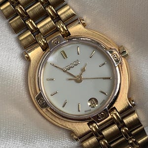 GUCCI 9200L Women&#39;s Quartz Watch – Original Box – Authentic Vintage Luxury – Gold-Tone & Elegant