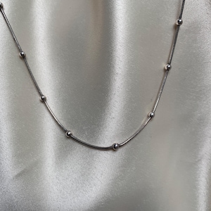 Elegant Vintage Silver Necklace - Classic Jewelry for Her